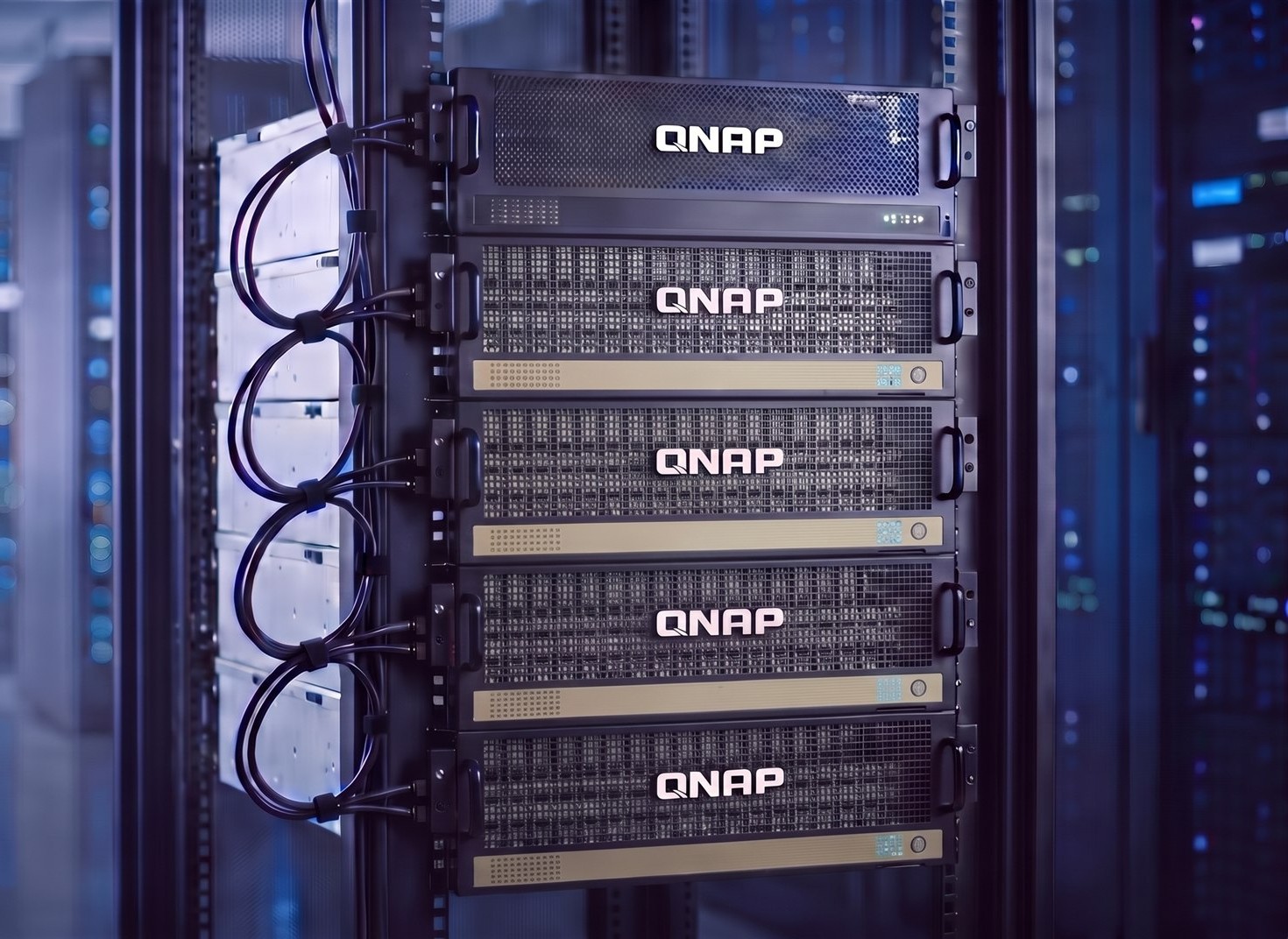 One TDS-h6889AXU-RP with four TL-R6020Sep-RP enclosures scaling from 1 PB to 5 PB