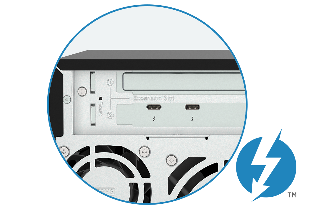 Qnap tvs-h674t | 32gb ram | thunderbolt 4 | 2x 2,5gbe | 6-bay nas strežnik 1 Qnap tvs-h674t thunderbolt 4 priključka na zadnji strani nas strežnika